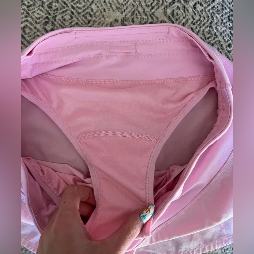 RARE Lululemon Speed Up Low Rise 2.5” Inseam Shorts - Picture 6 of 8